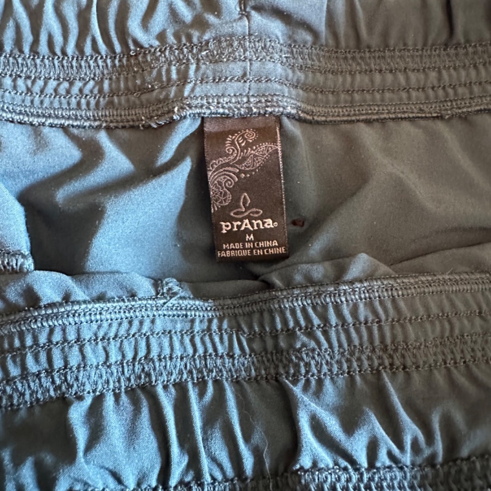 PrAna teal hiking capris size medium - Picture 7 of 9